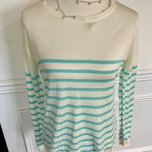 NWOT Francesca’s Bee Stitched Lightweight Sweater